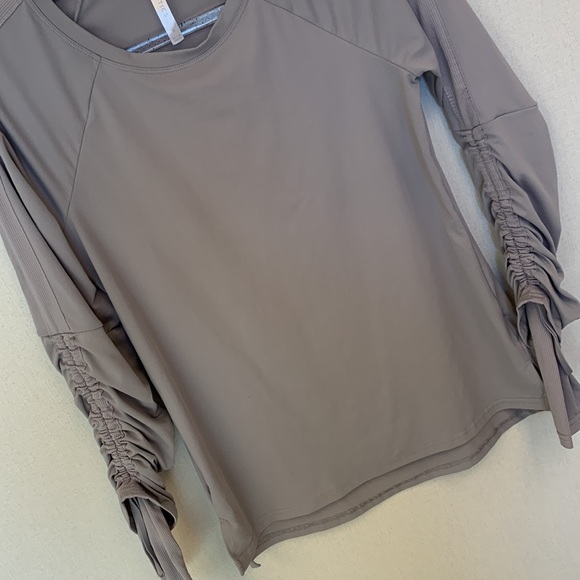 Fabletics Light Gray Active Top • Sz S - Picture 2 of 12